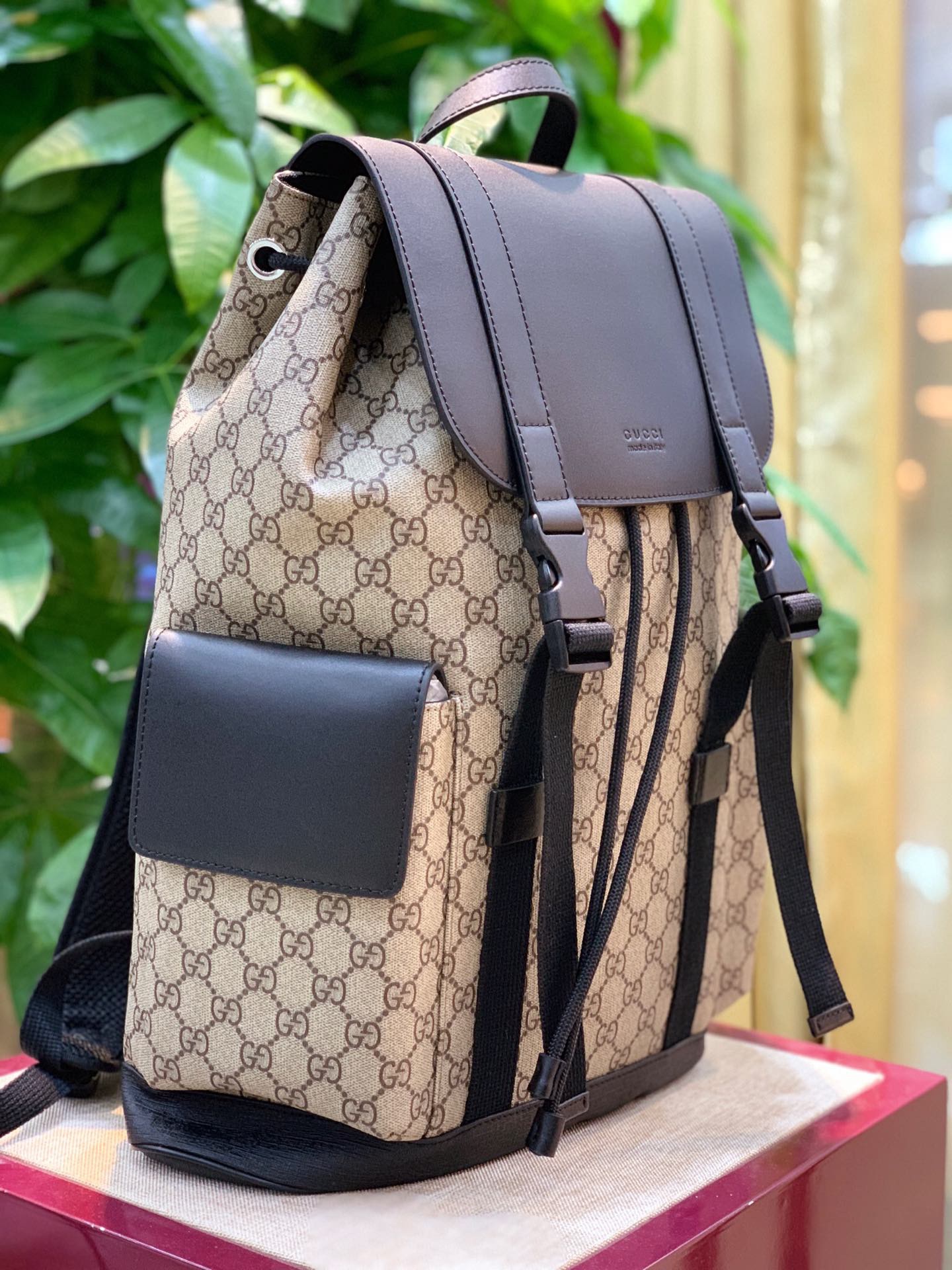 G*u*i backpack model:495563