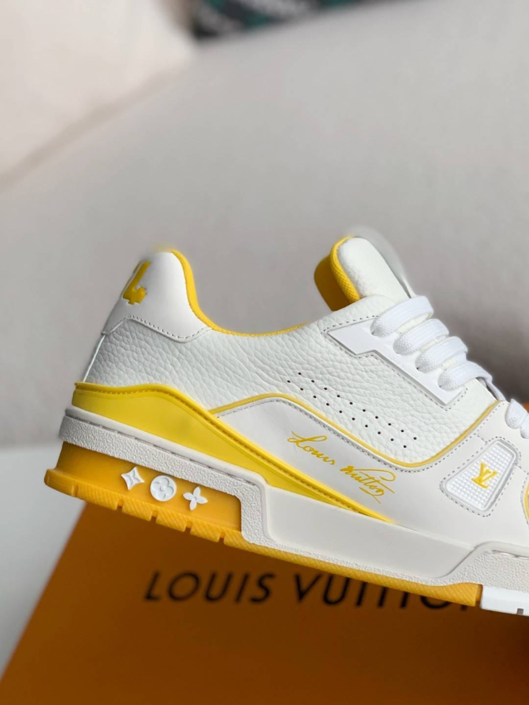 L*V TRAINER Sneakers