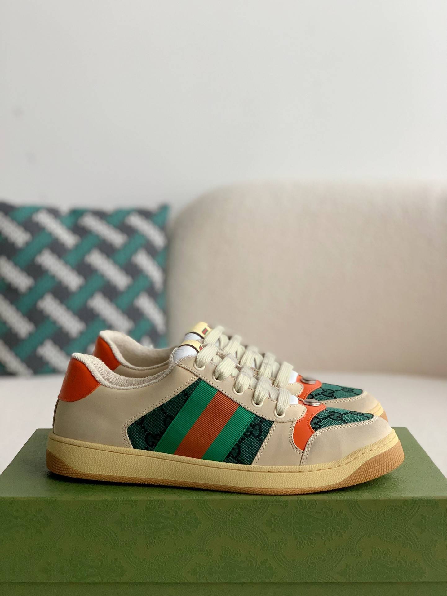 GU*IDirty shoes