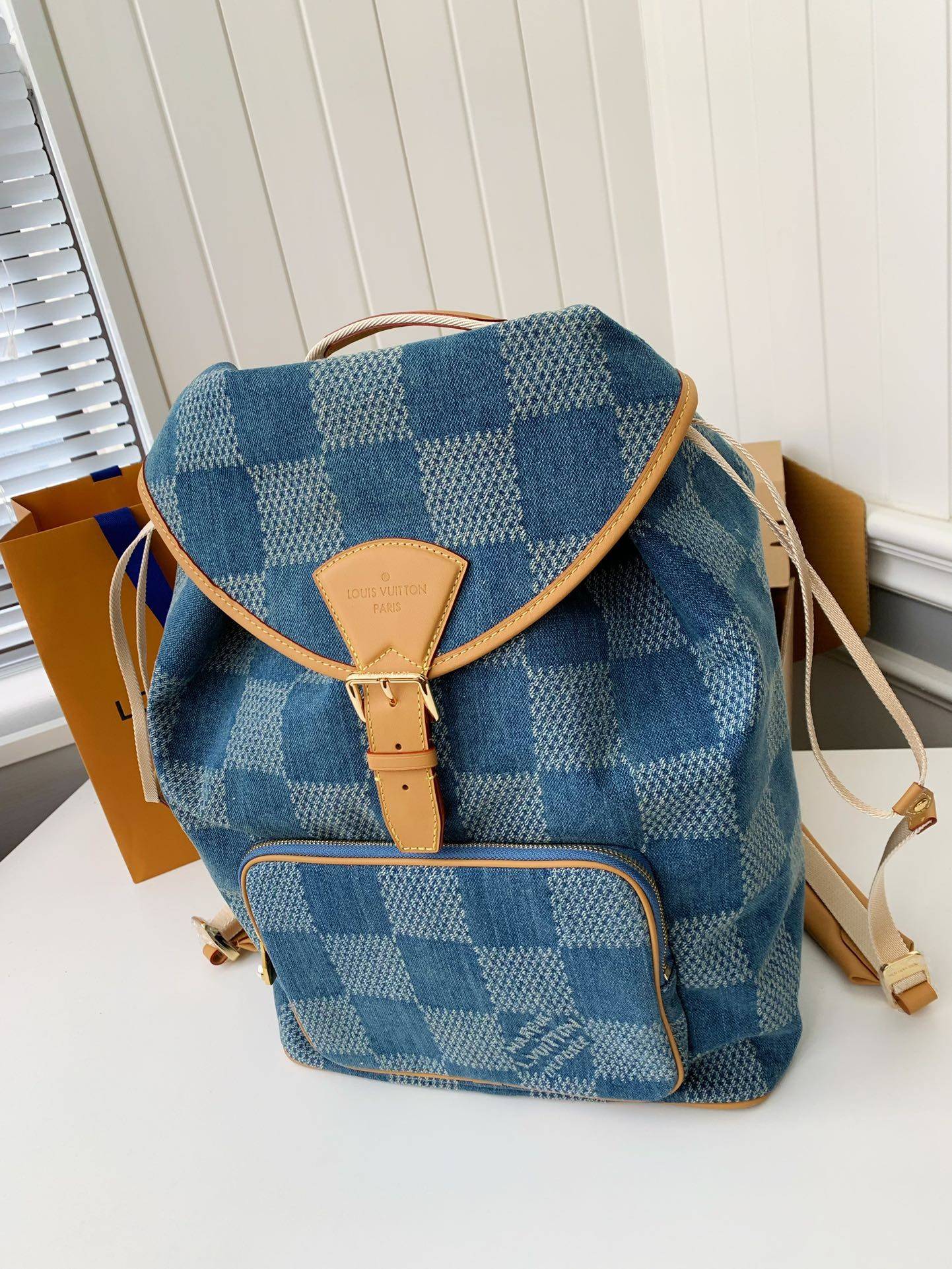 L*V Montsouris backpack M40708 Size:32*40*19cm
