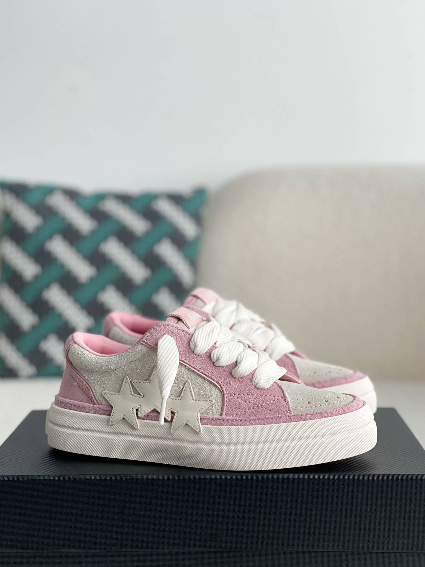 A*RI Sneakers