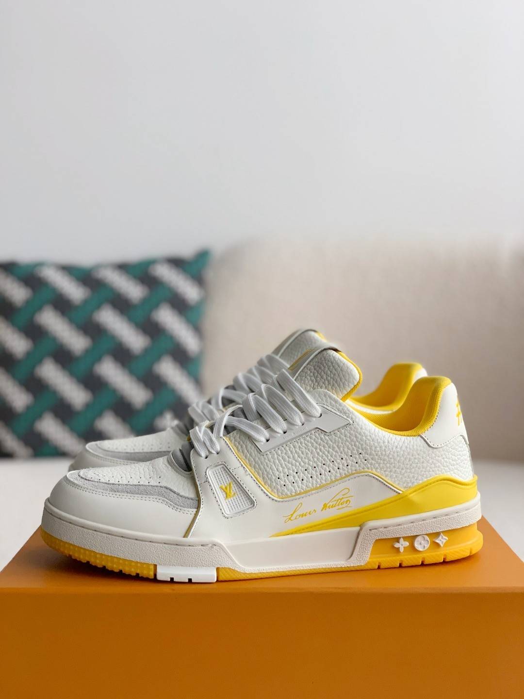 L*V TRAINER Sneakers