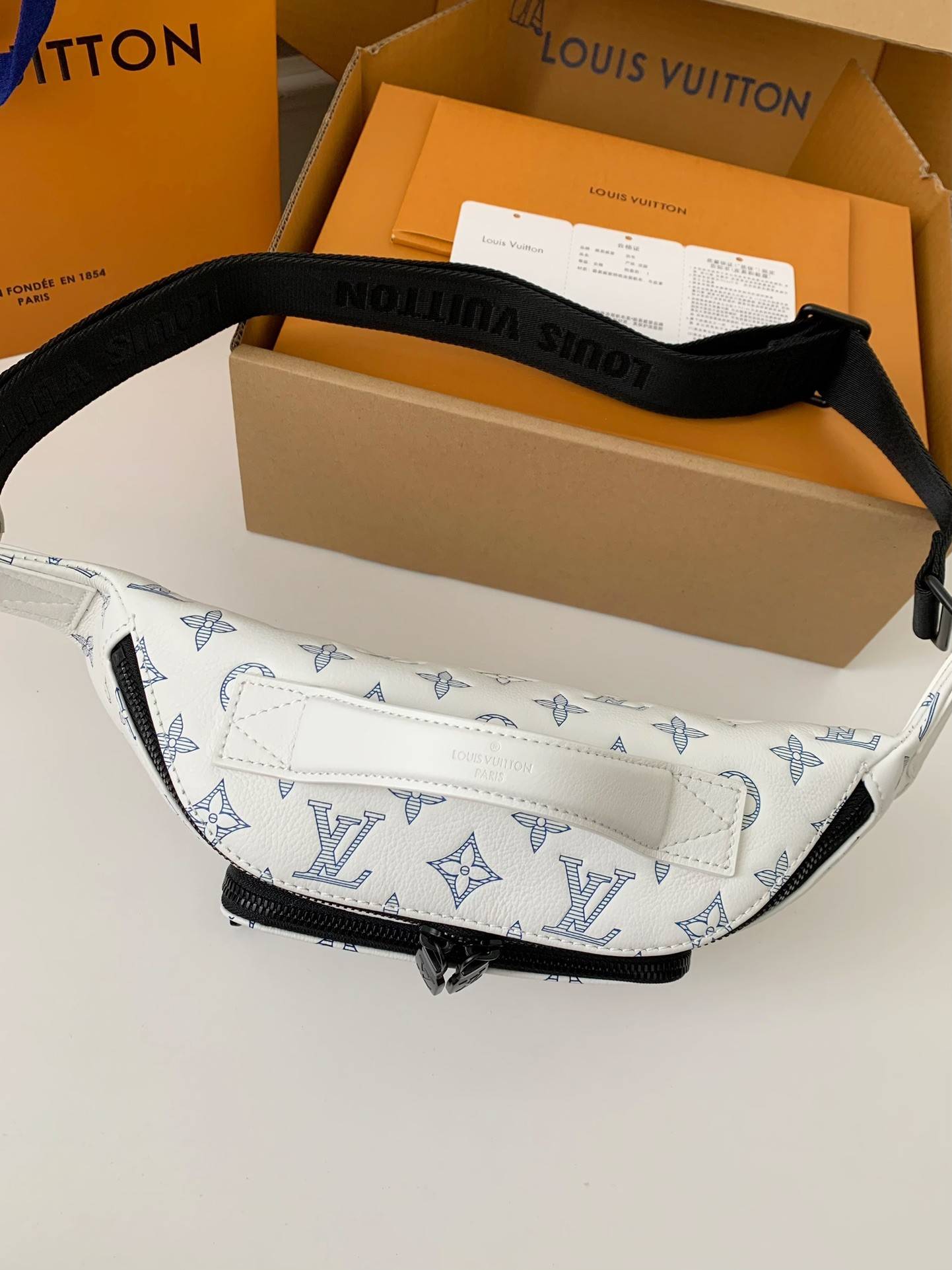 New L*V RUSH waist bag M25227 Size: 30*15*8cm
