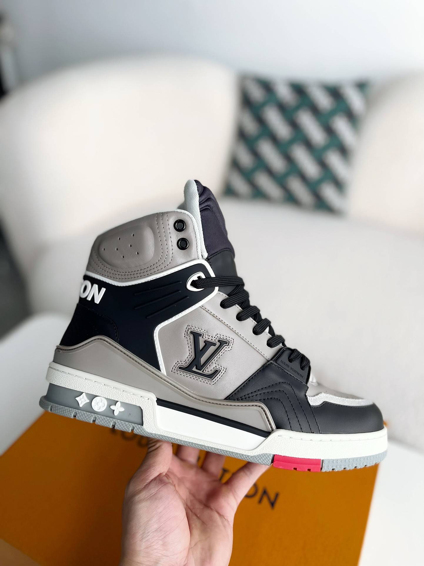 L*V TRAINER SNEAKERS