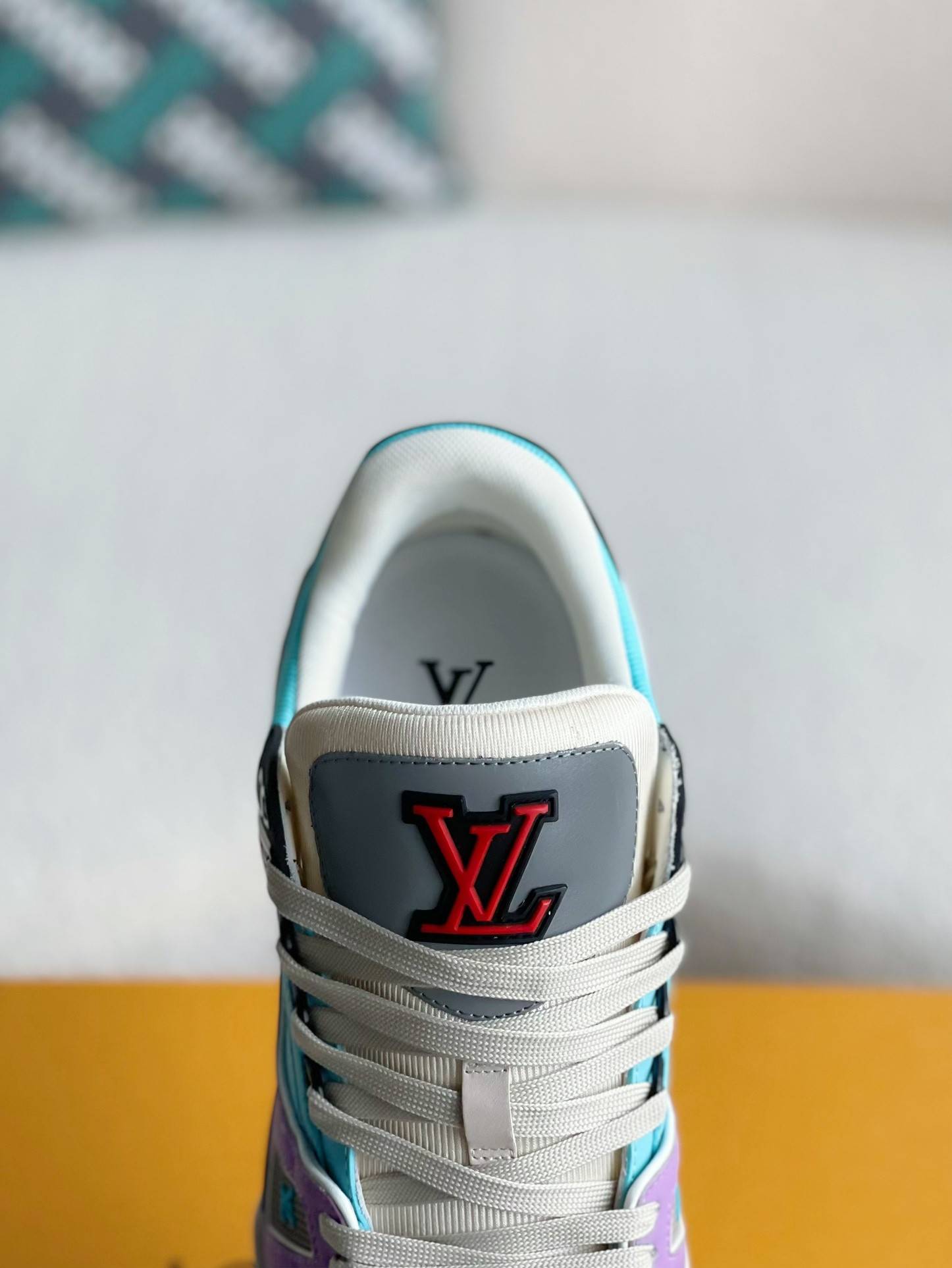 L*V TRAINER Sneakers