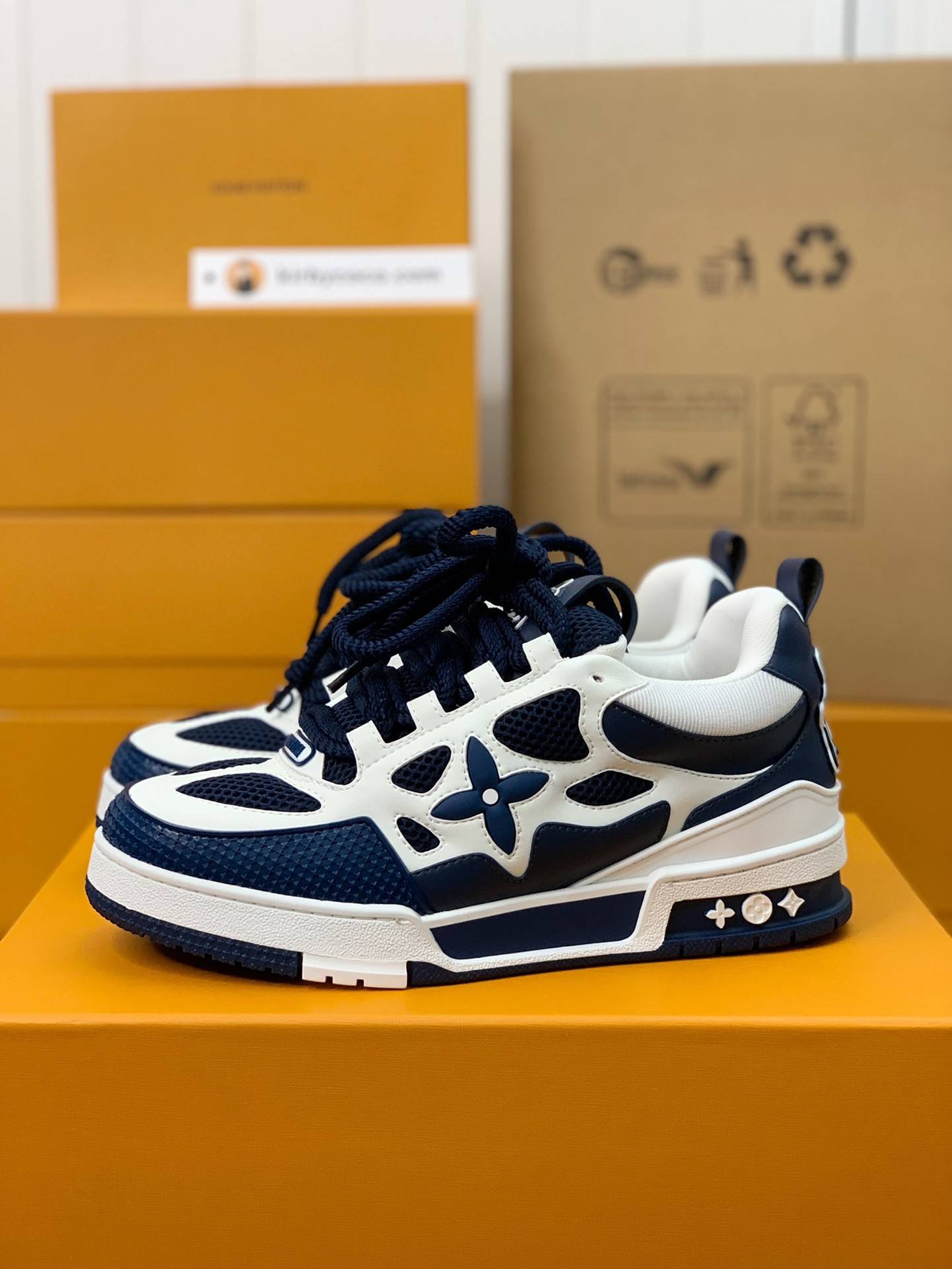 L*V RUNNER TATIC Sneakers