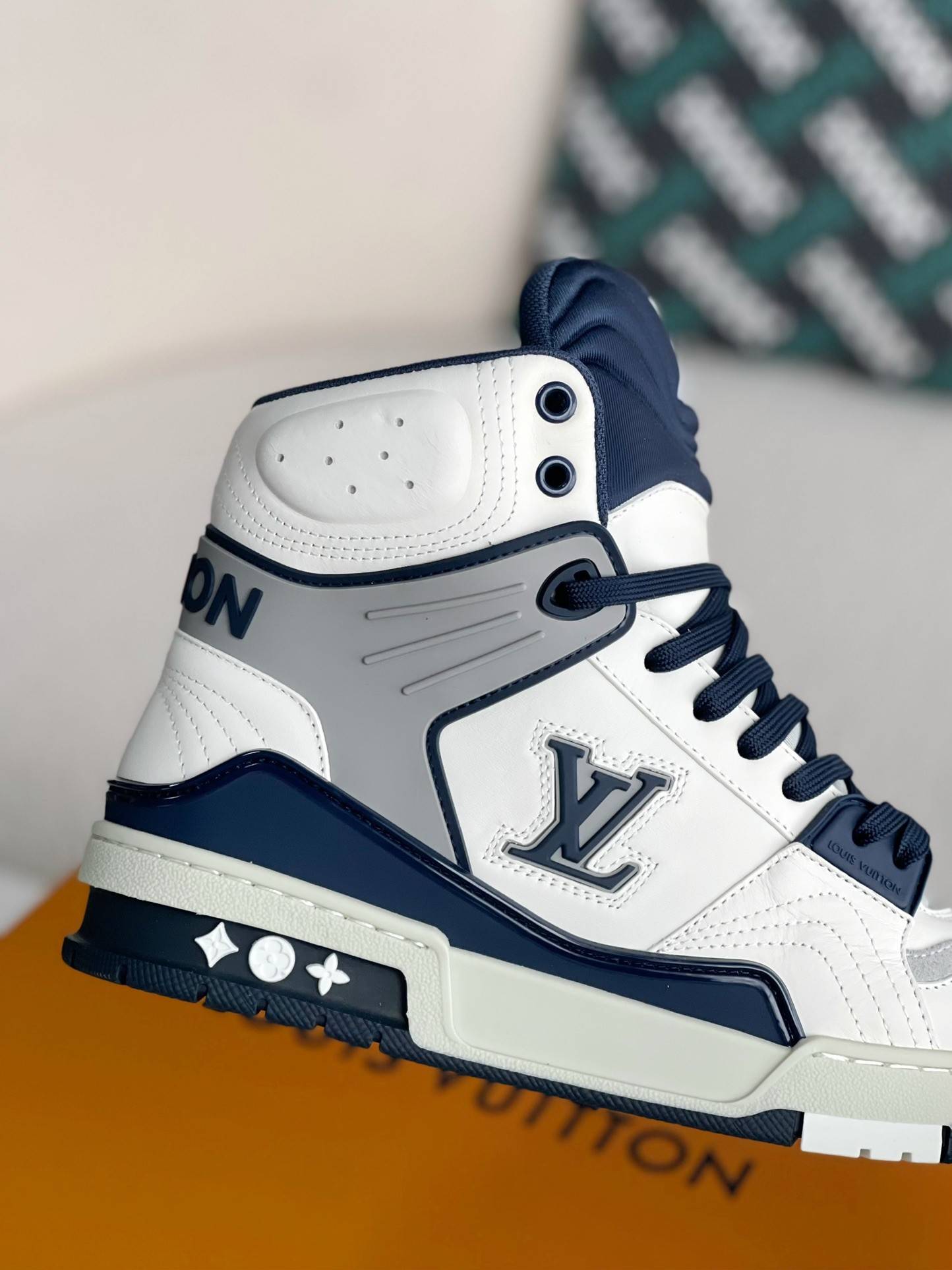 L*V TRAINER SNEAKERS