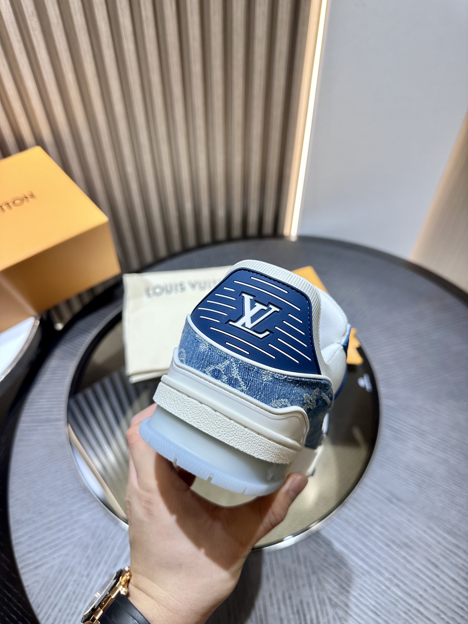 L*V TRAINER Sneakers 1ADHHV