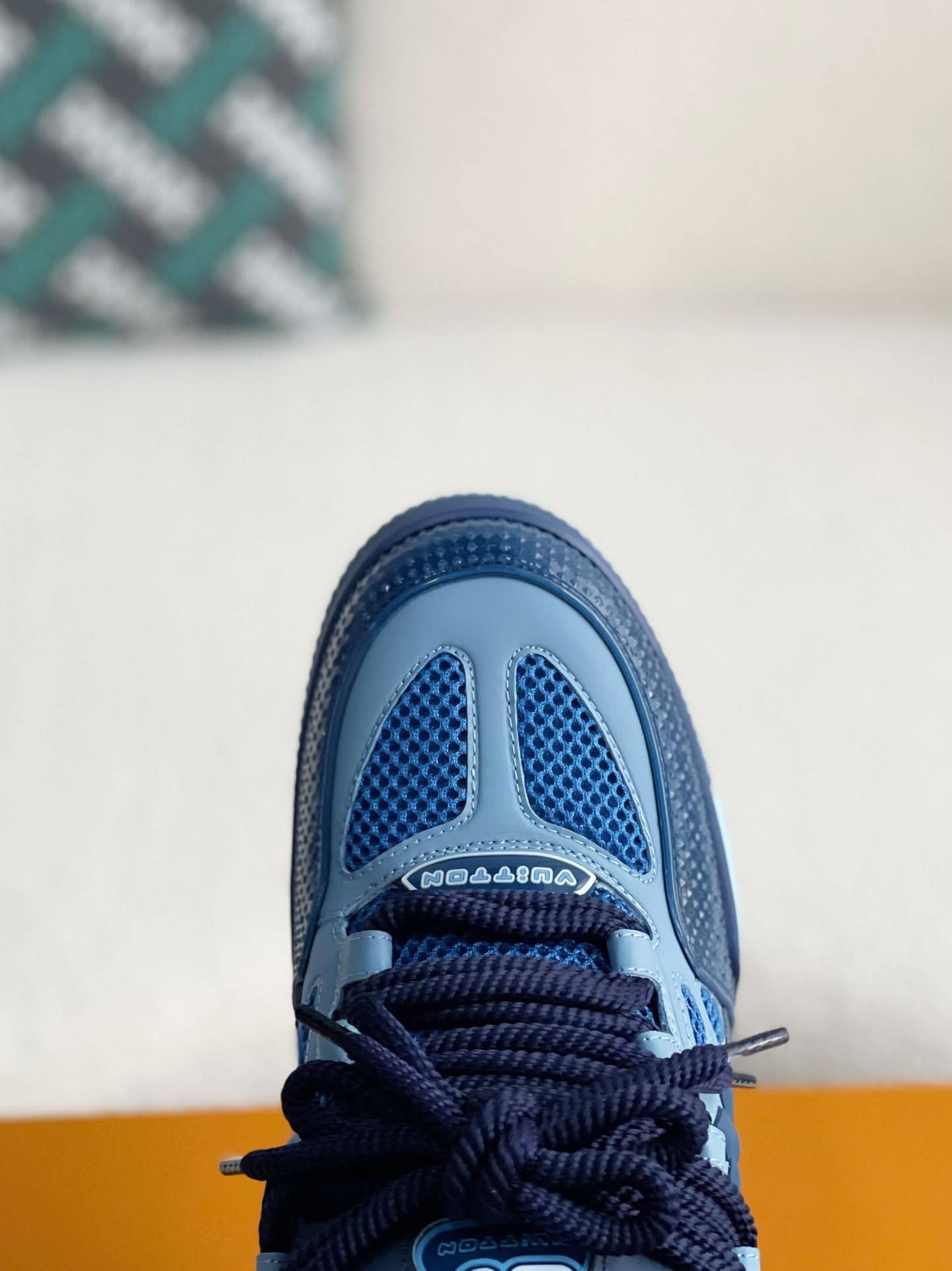 L*V RUNNER TATIC sneakers