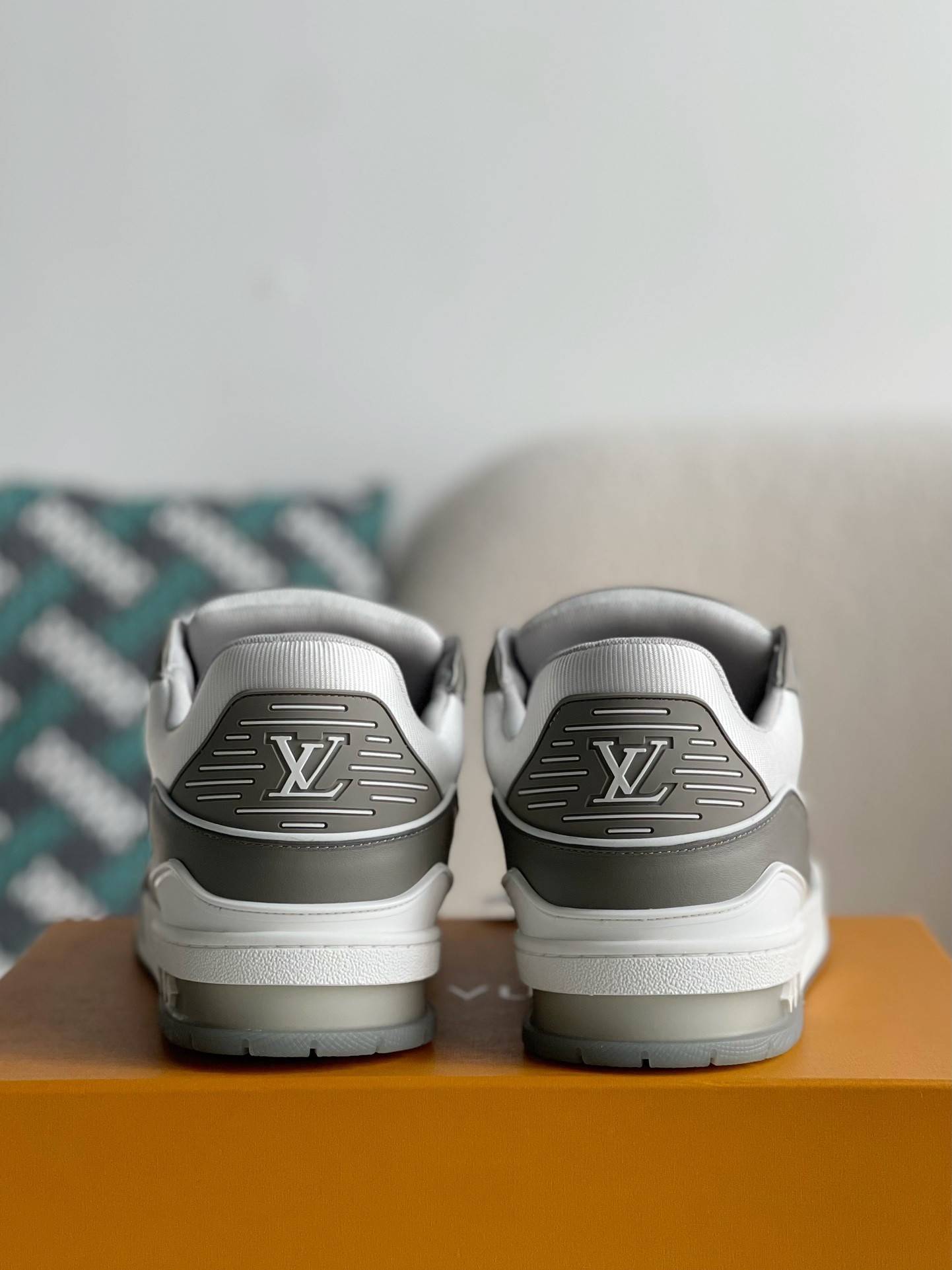 L*V TRAINER 1A8KB8 Sneakers