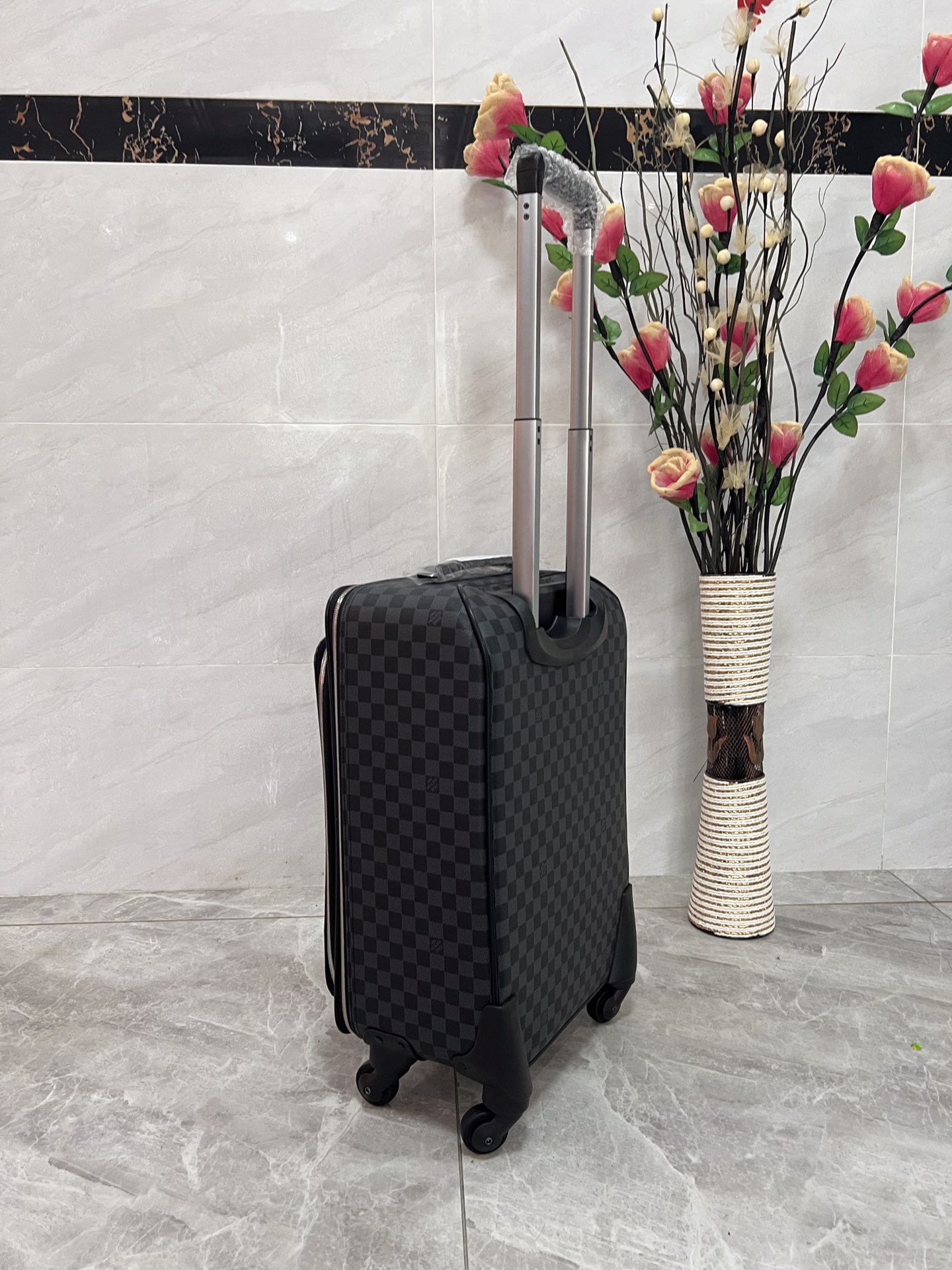 G*u*i luggage/original leather gf4343 size: 20 inches