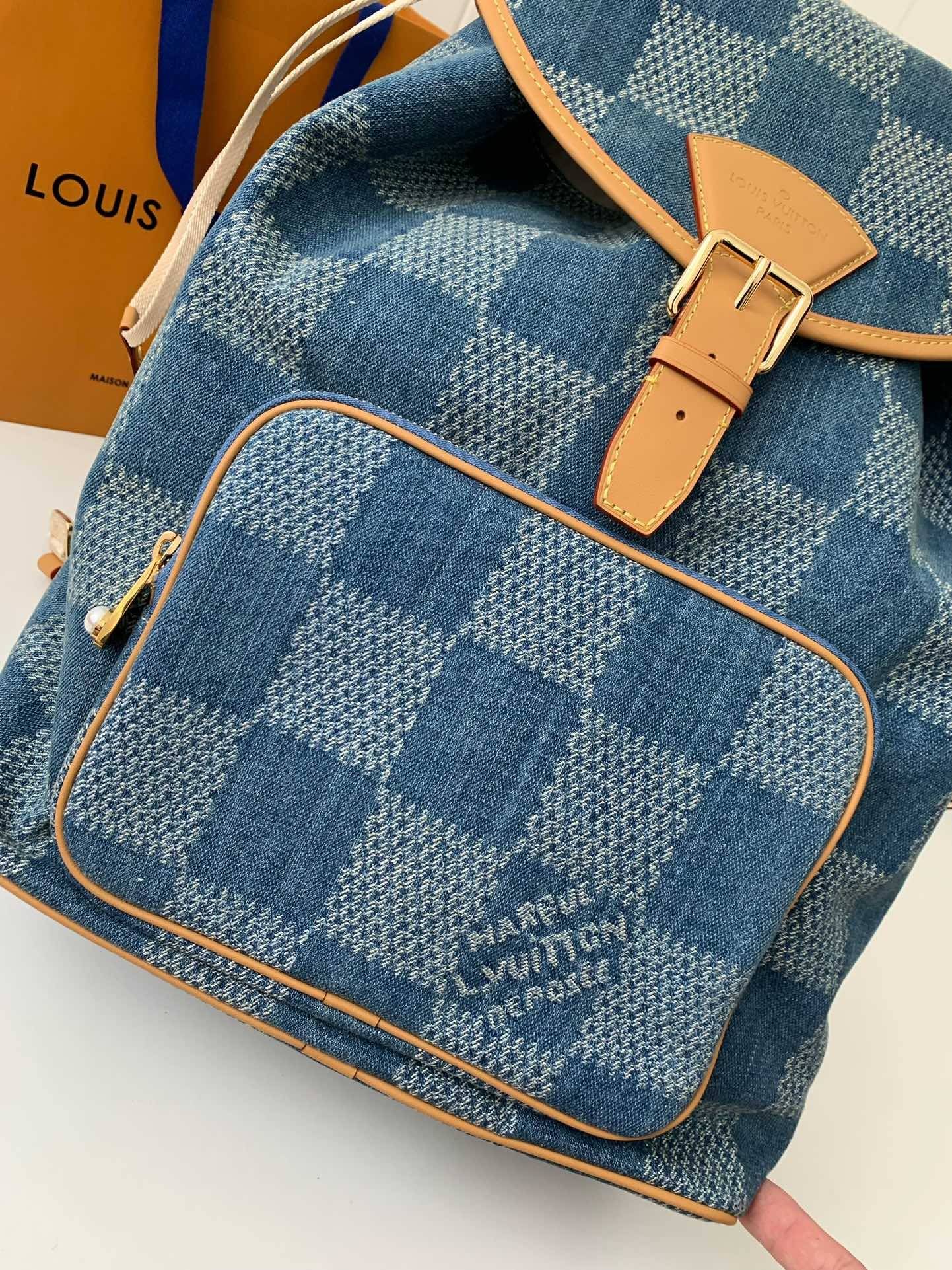 L*V Montsouris backpack M40708 Size:32*40*19cm
