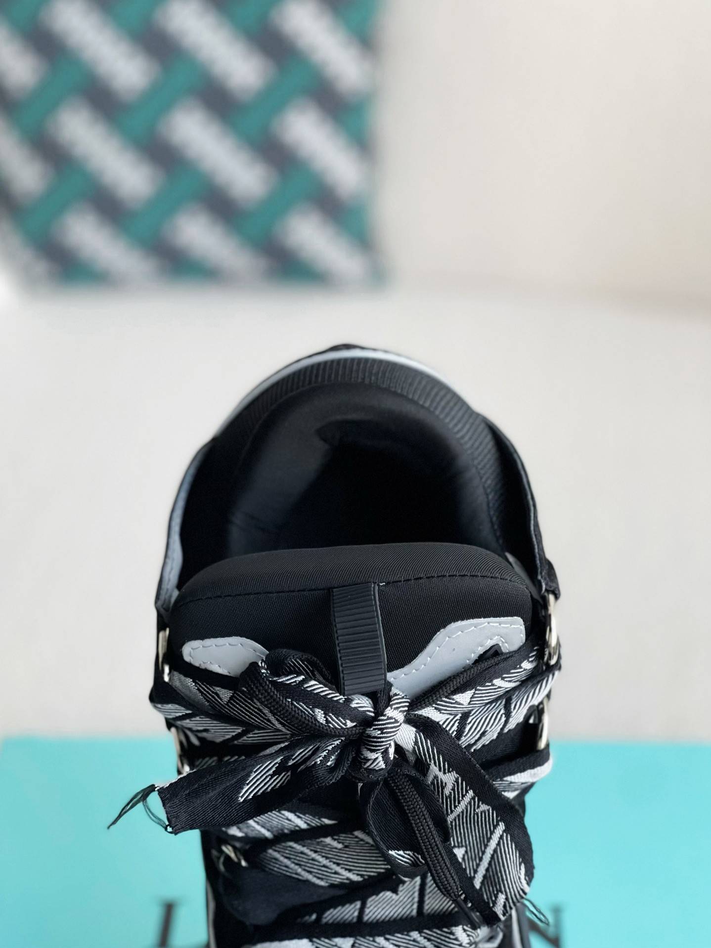 LA*N Sneaker