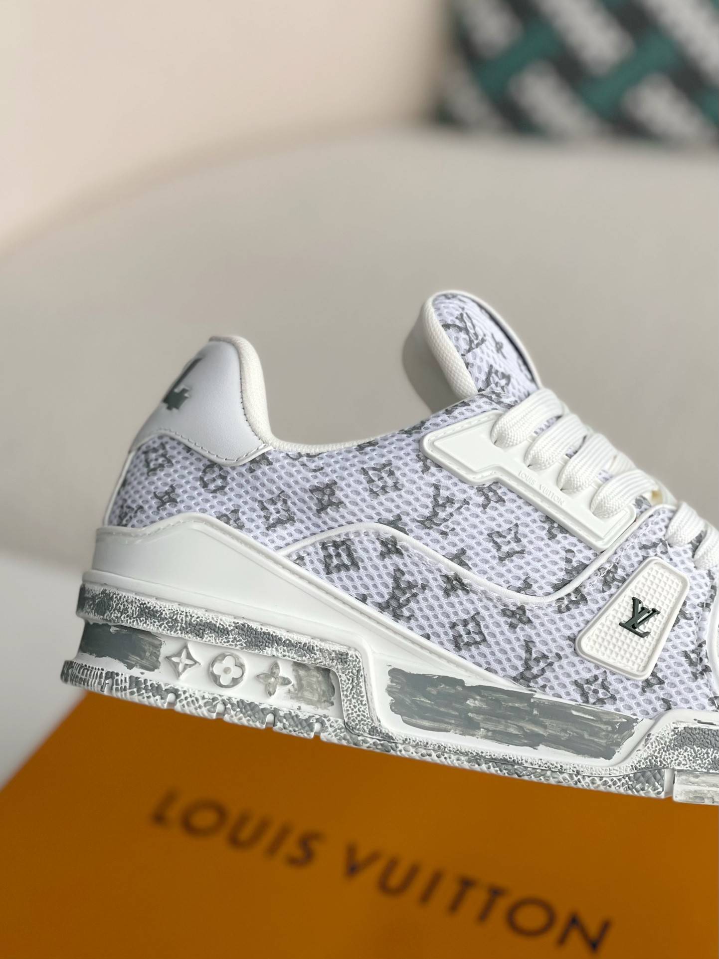 L*V TRAINER SNEAKERS