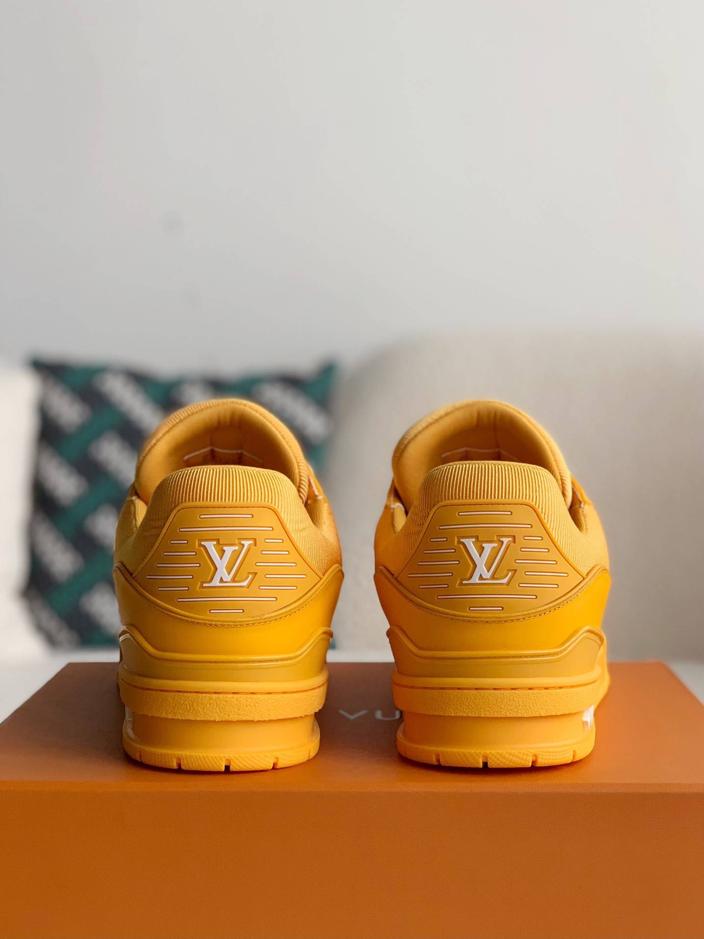 L*V TRAINER Sneakers