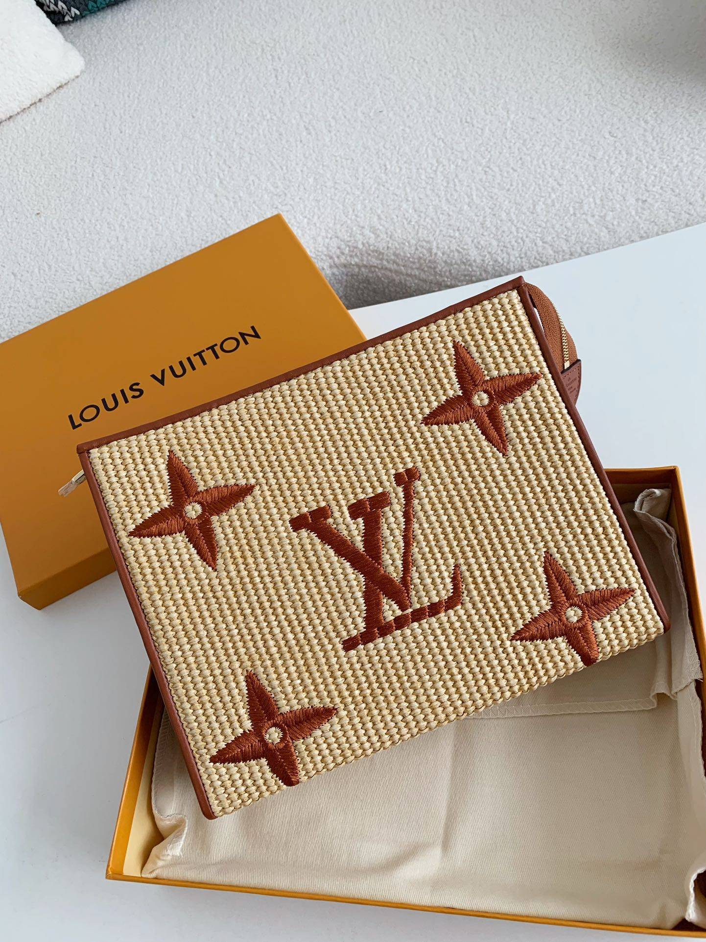 L*V Toiletry Pouch 26 Monogram Raffia Tan M80351,Top Quality Size:25*20*5.5cm
