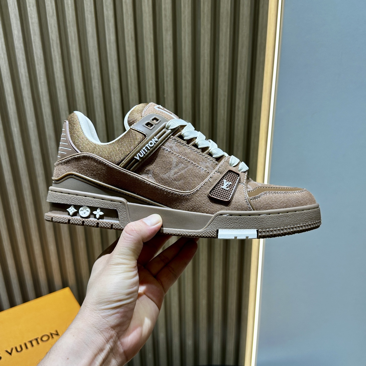 L*V TRAINER Sneakers