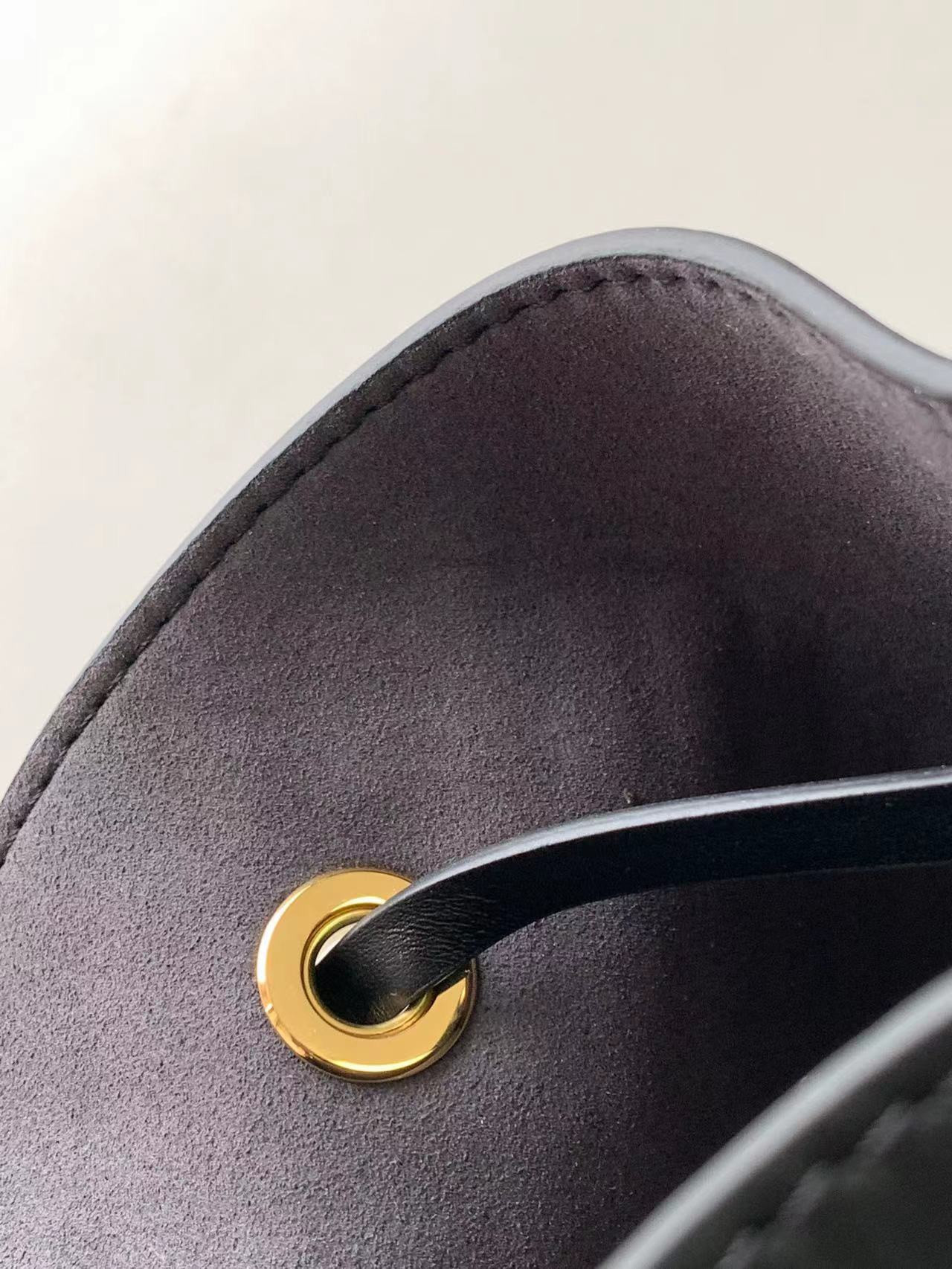 Louis Vuitton Néonoé Bag