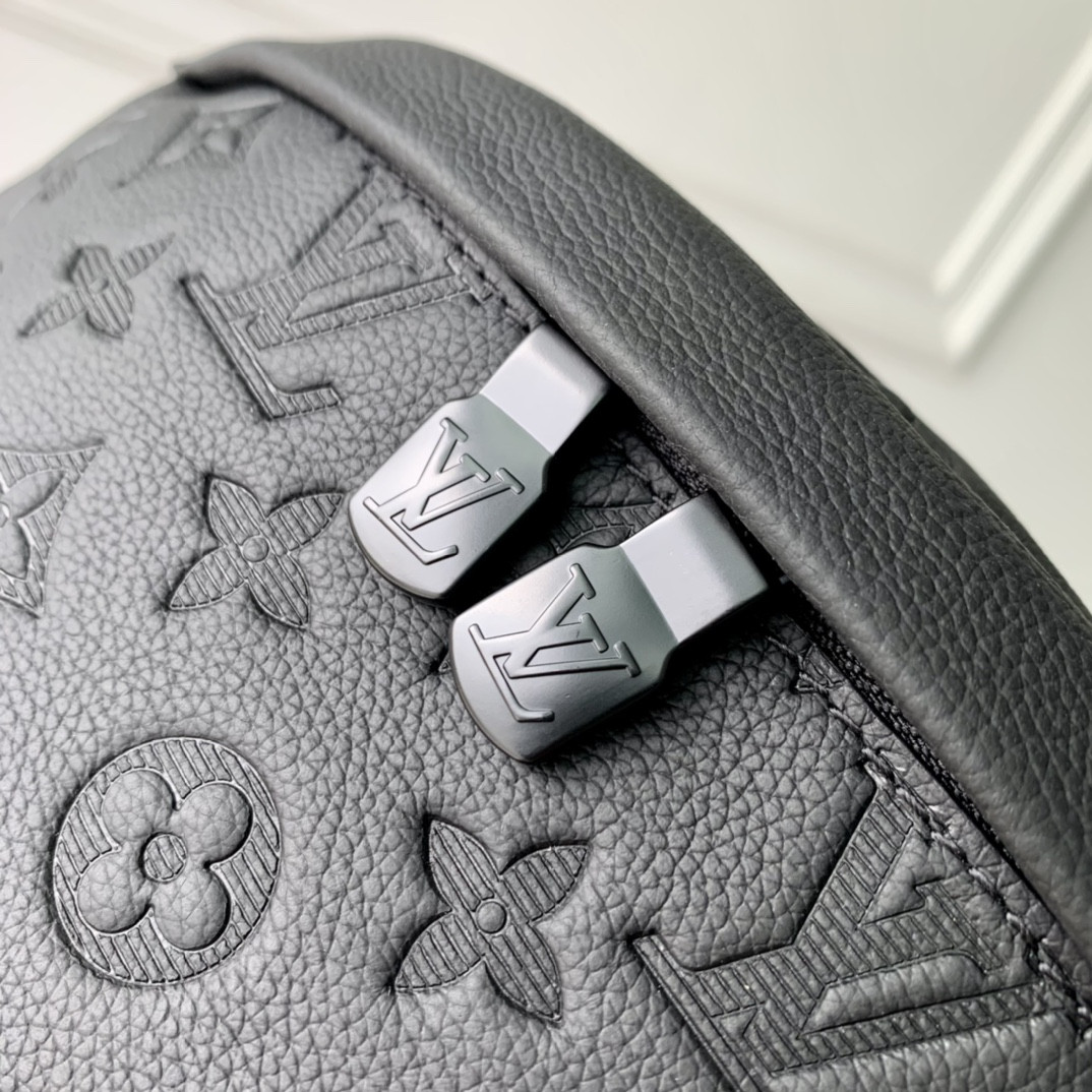 Louis Vuitton Discovery Bag
