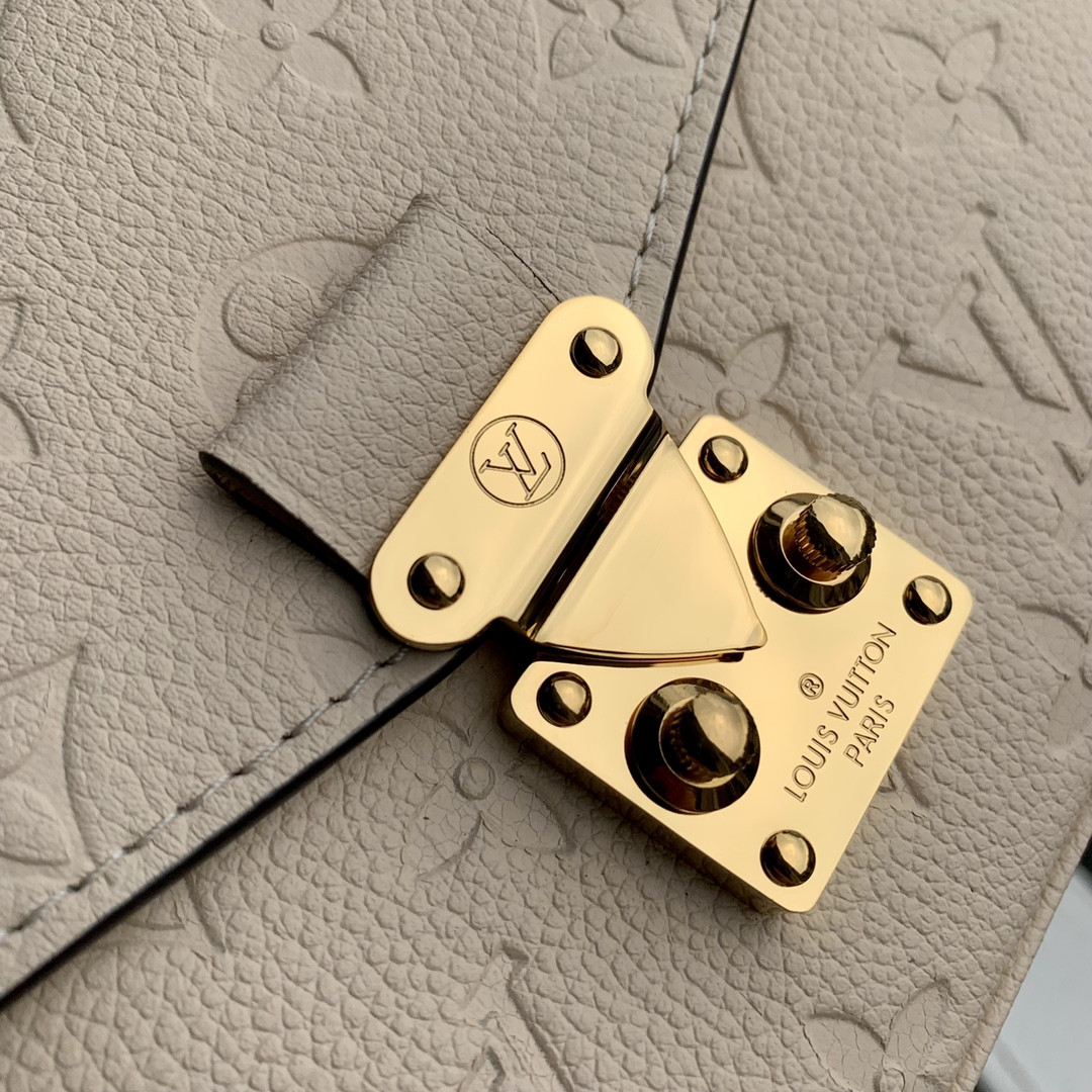 Louis Vuitton Pochette Métis East West Bag