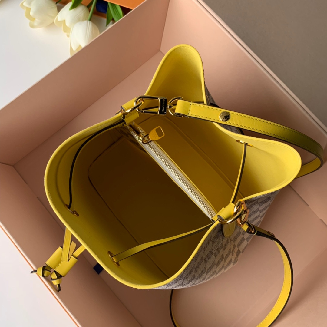 Louis Vuitton Néonoé Bag