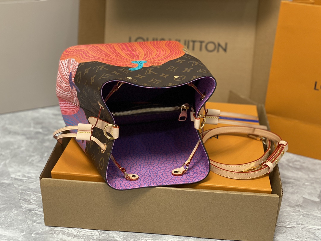 Louis Vuitton Néonoé Bag