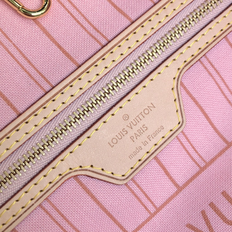 Louis Vuitton Neverfull Bag