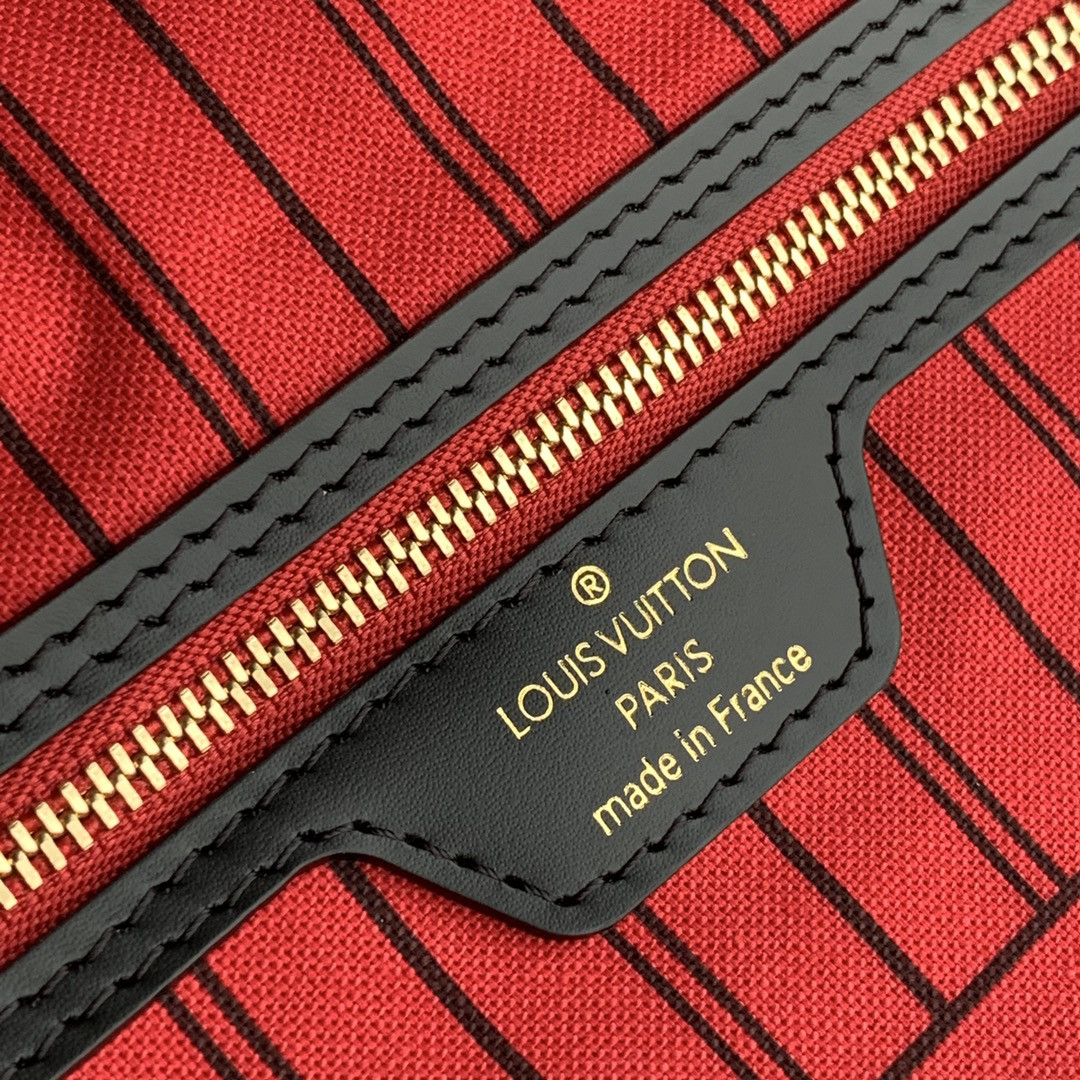 Louis Vuitton Neverfull Bag