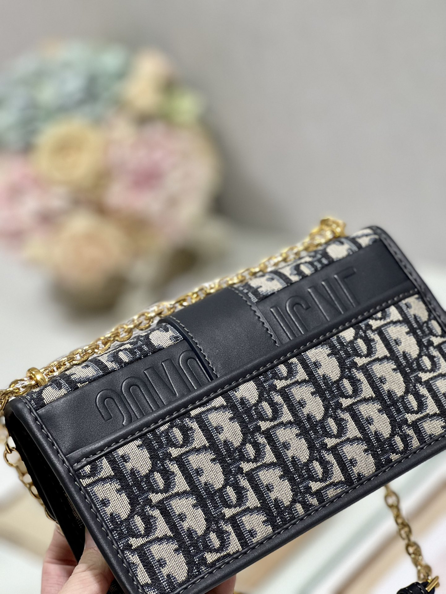 30 Montaigne East-west Bag With Chain