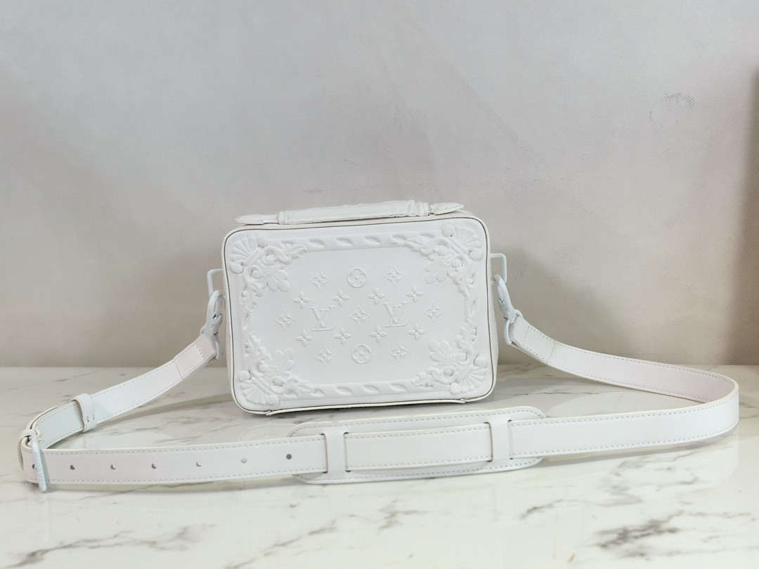 Lv Soft Trunk