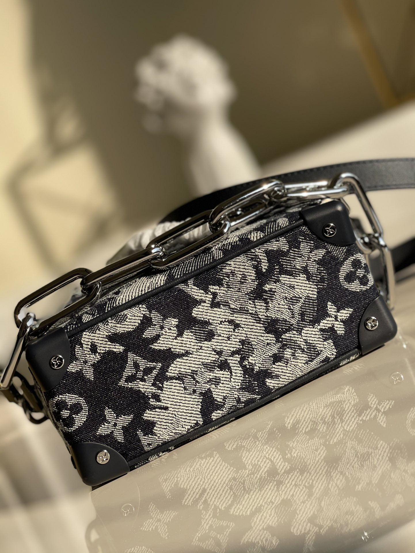 Lv Soft Trunk