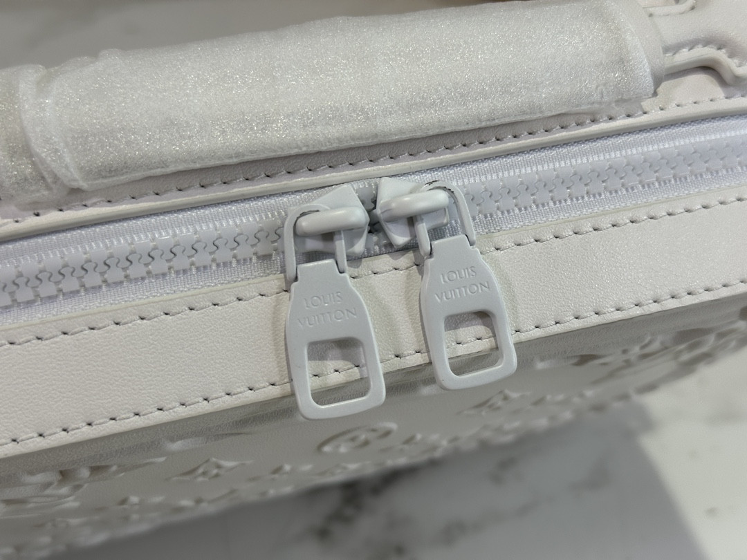 Lv Soft Trunk