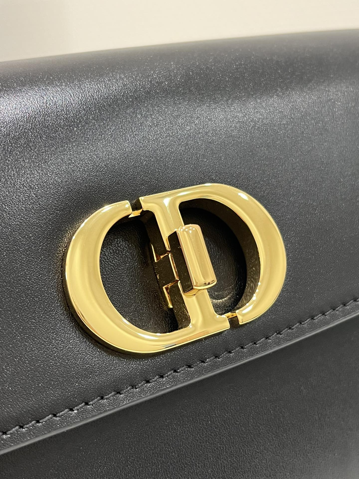 30 Montaigne Bag