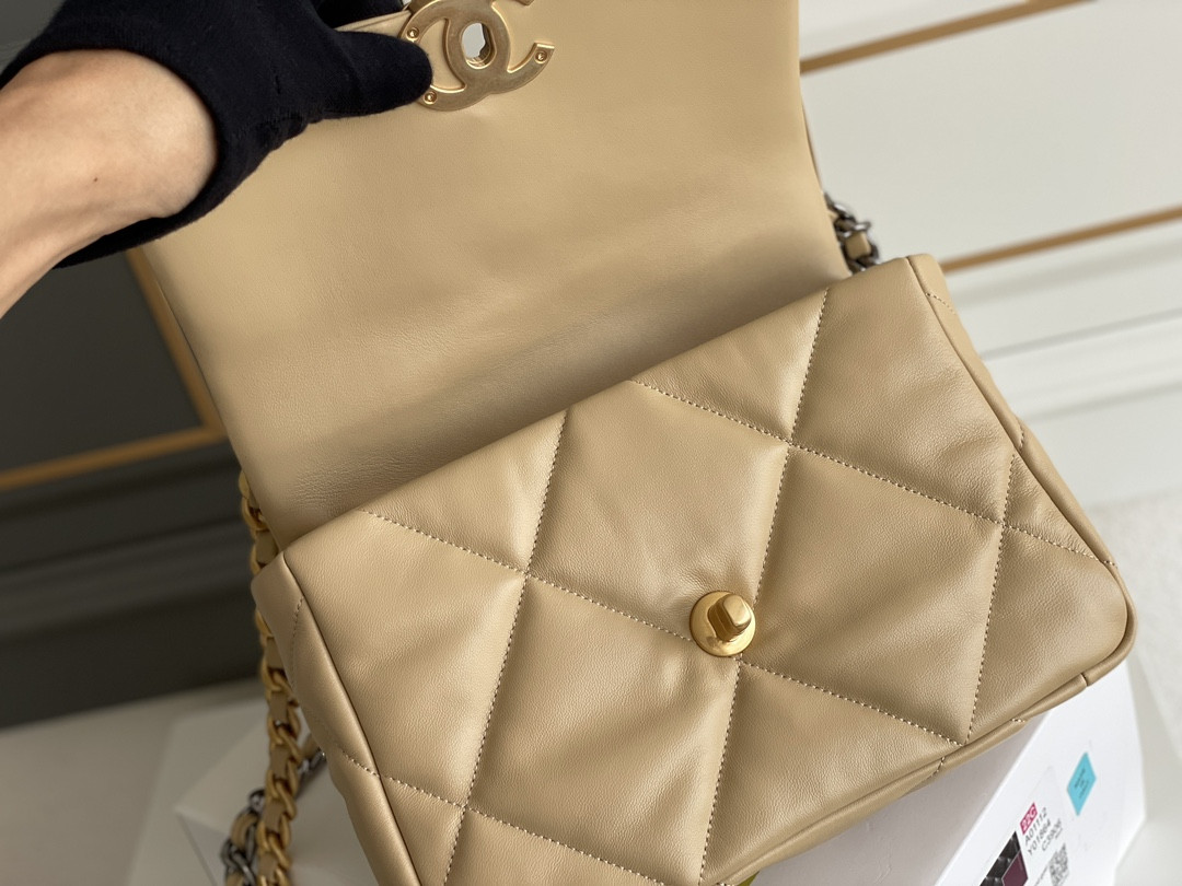Chanle 19 Handbag