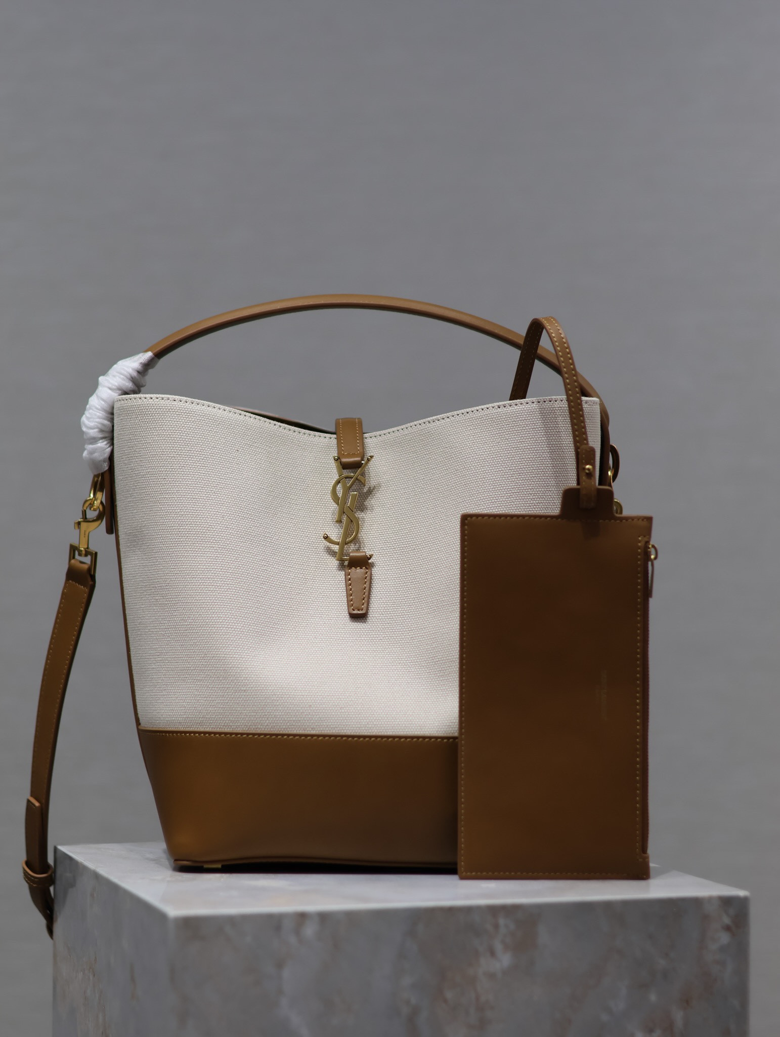 Ysl Le 5à7 Bucket