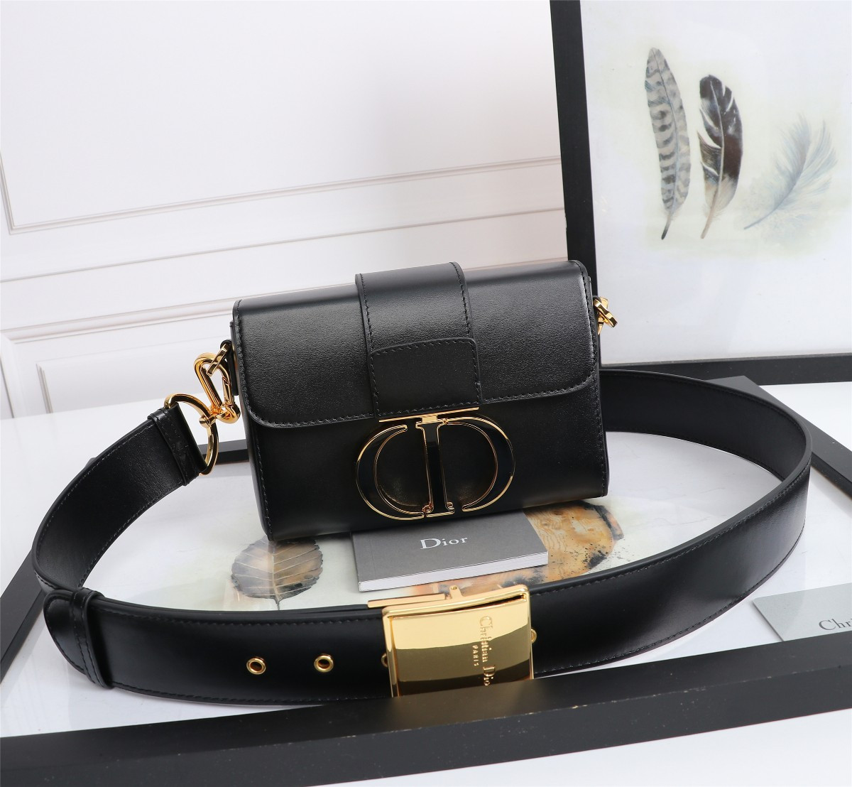 30 Montaigne Box Bag