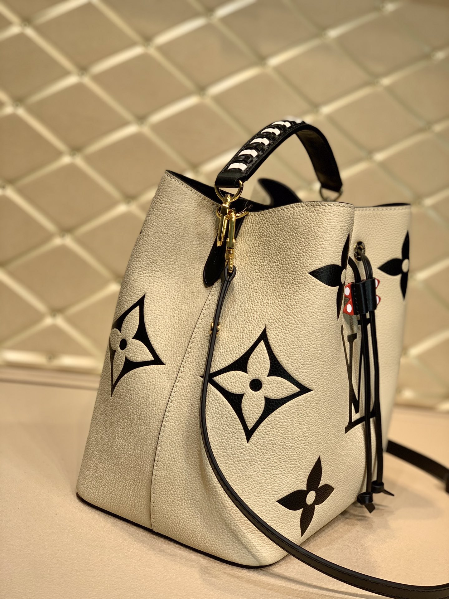 Louis Vuitton Néonoé Bag