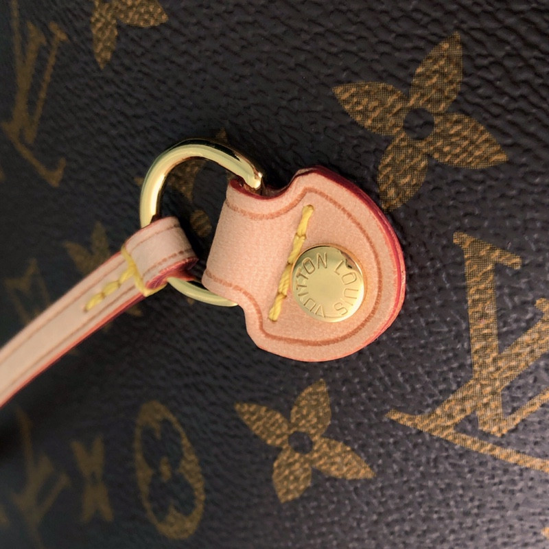 Louis Vuitton Neverfull Bag