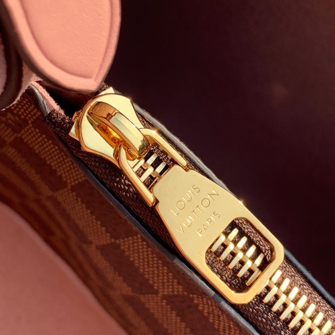 Louis Vuitton Néonoé Bag