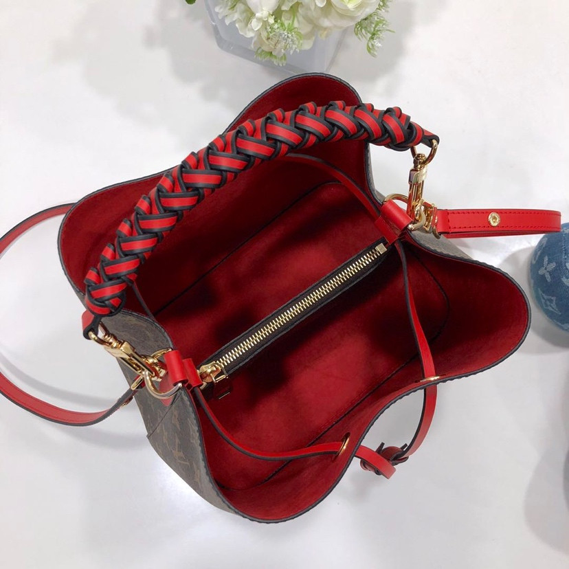 Louis Vuitton Néonoé Bag