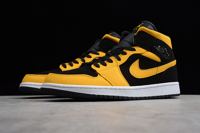 AIR JORDAN 1 MID 