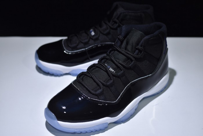 AIR JORDAN 11 RETRO 