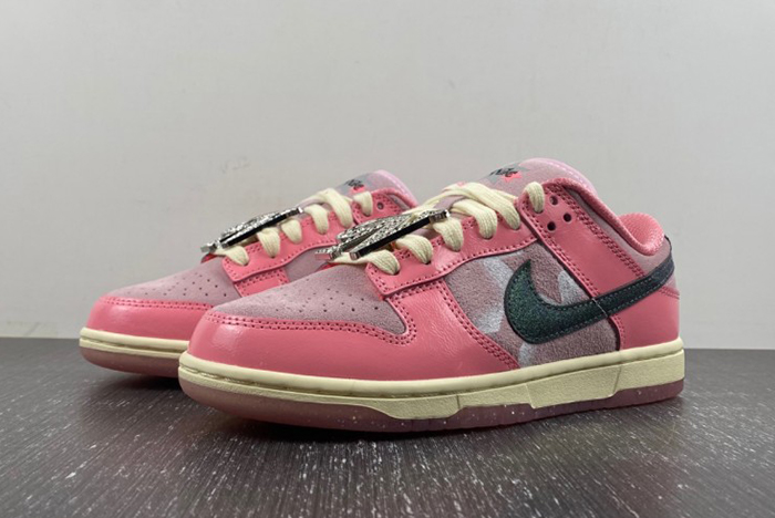 Nike Dunk Low “Barbie”  FN8927-621