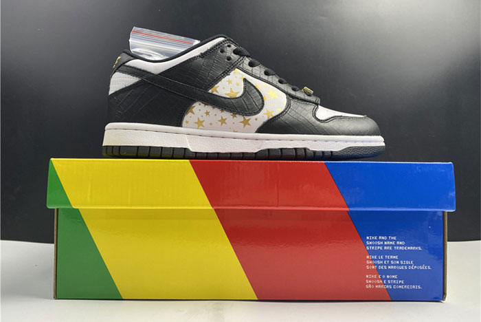 Supreme x Nike SB Dunk Low DH3228-102