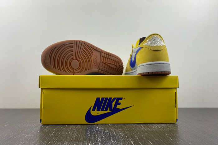 Travis Scott x Air Jordan 1 DZ4137-700