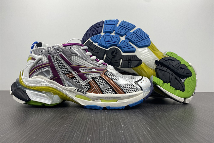 7.0 BALENCIAGA -Runner 21