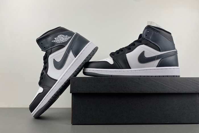 Wmns Jordan 1 Mid 