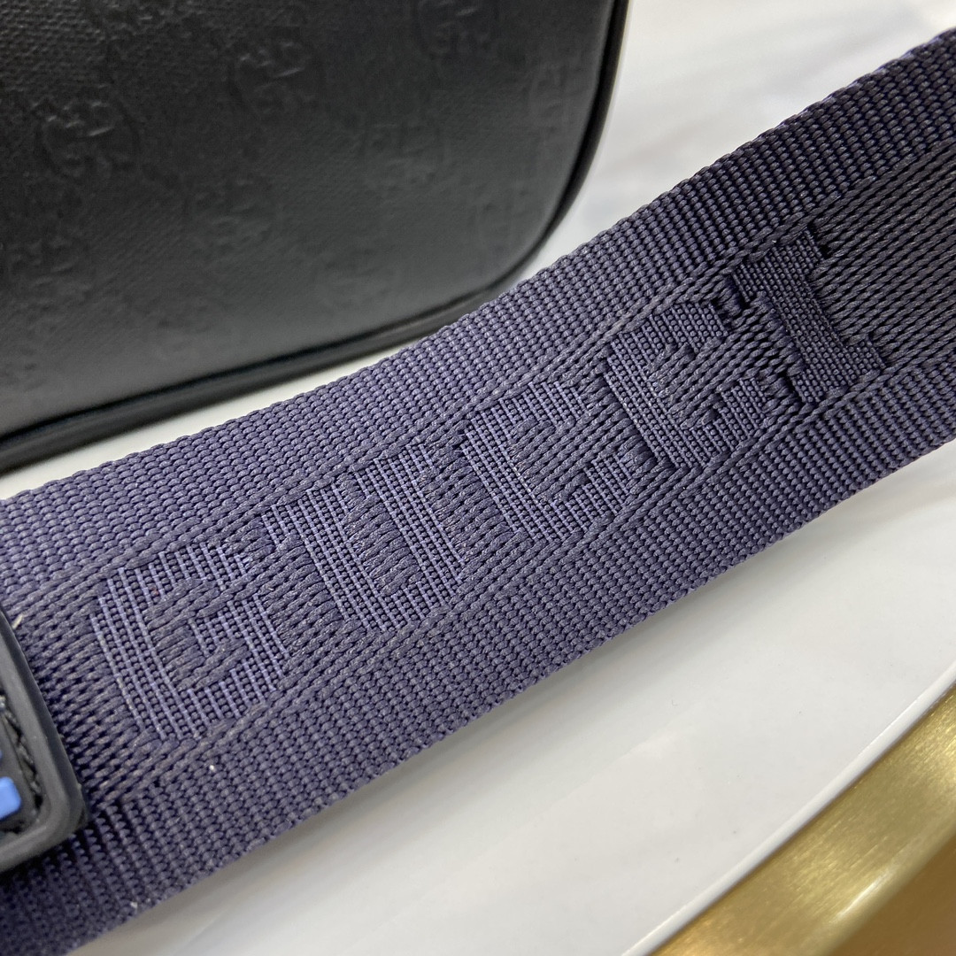 G*u*i waist bag