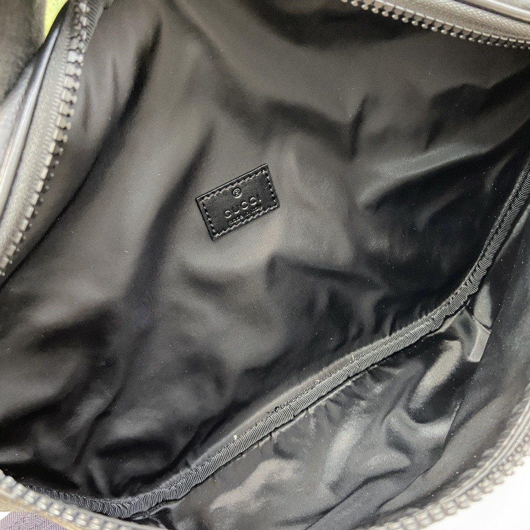 G*u*i waist bag