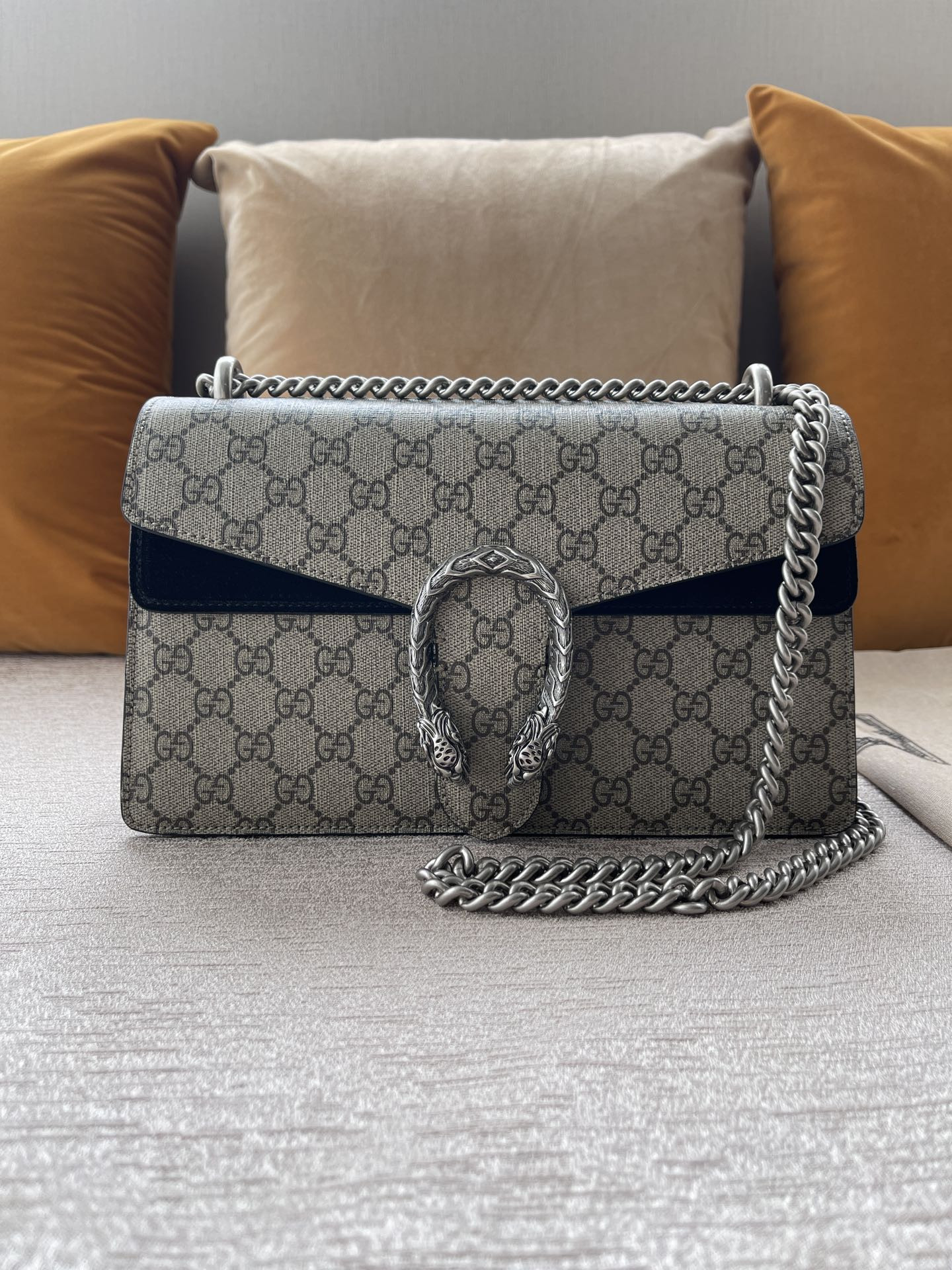 G*u*i dionysus bag
